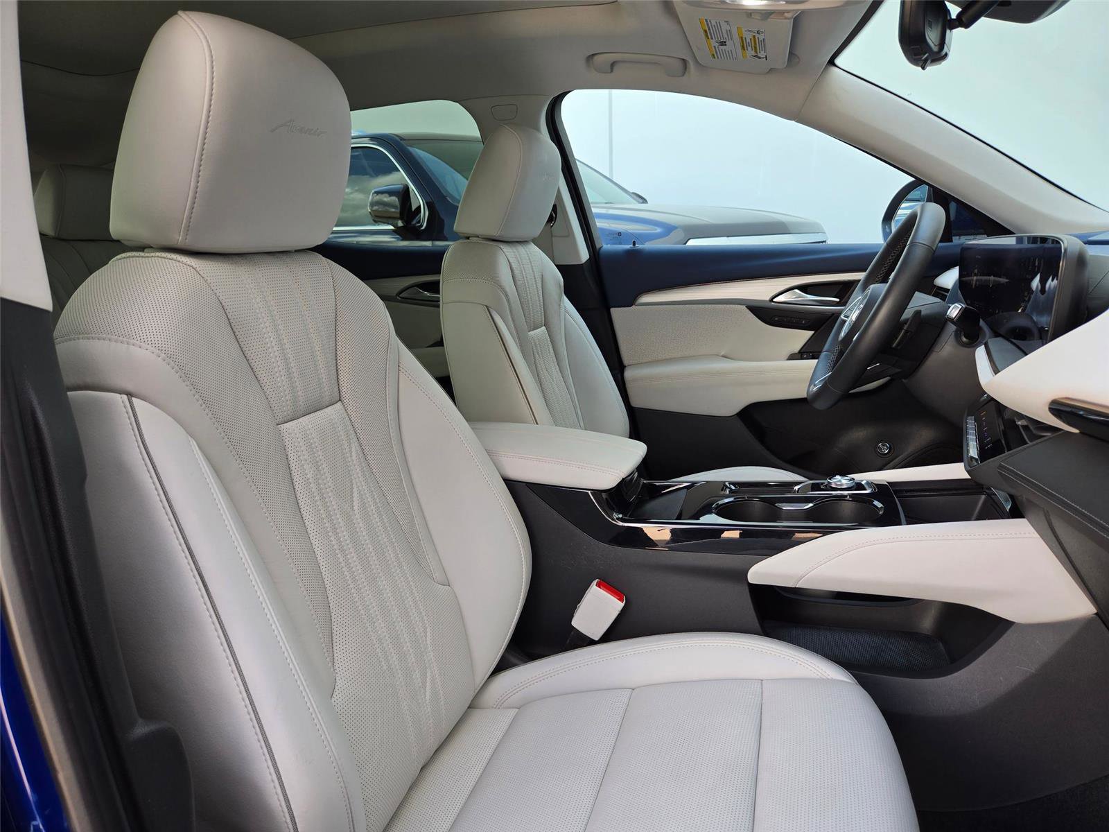 Used 2025 Buick Envision Avenir AWD/4WD image 30