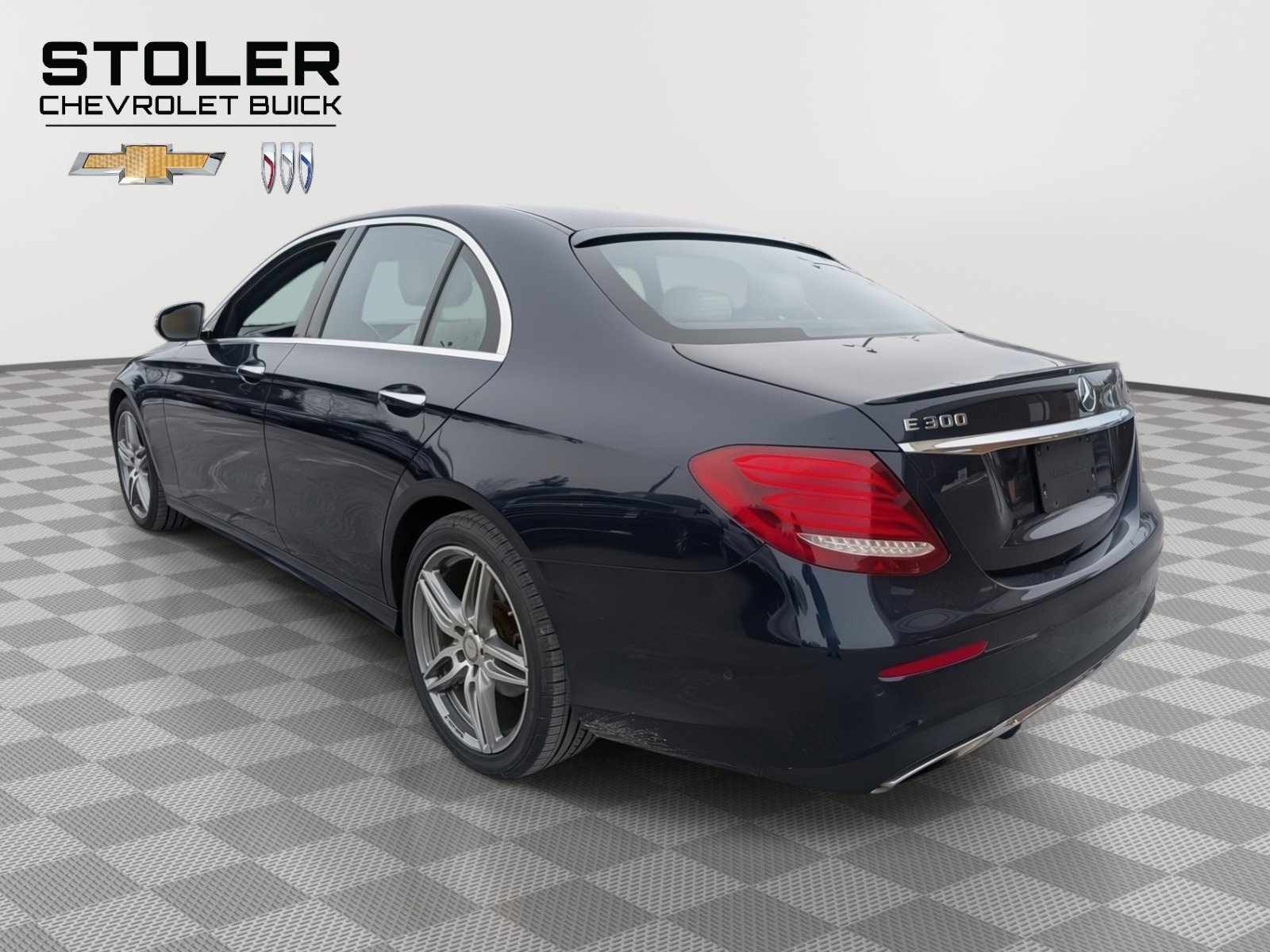 Used 2017 Mercedes-Benz E 300 4MATIC image 3