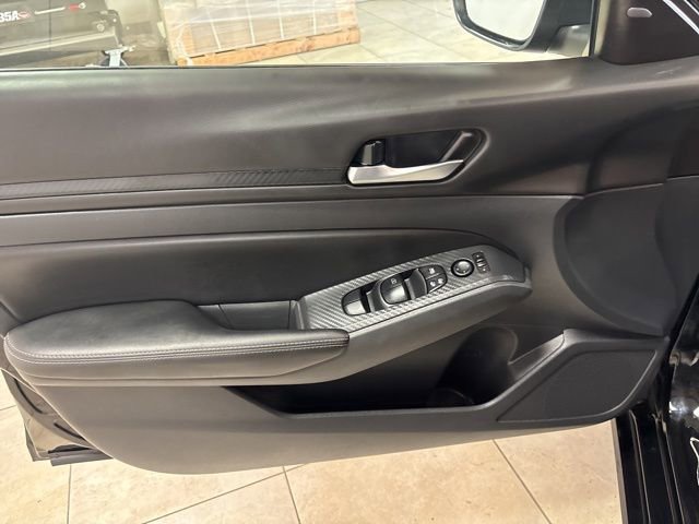 Used 2025 Nissan Altima 2.5 SV image 2