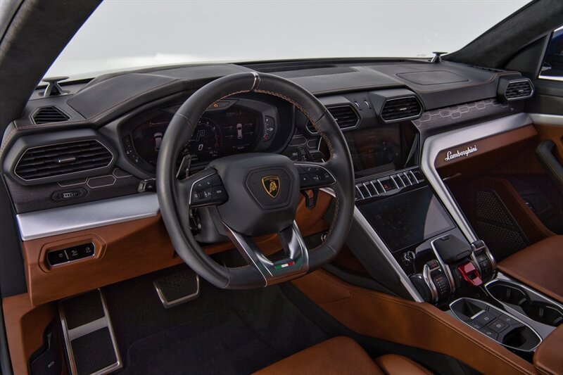Used 2022 Lamborghini Urus AWD/4WD image 18