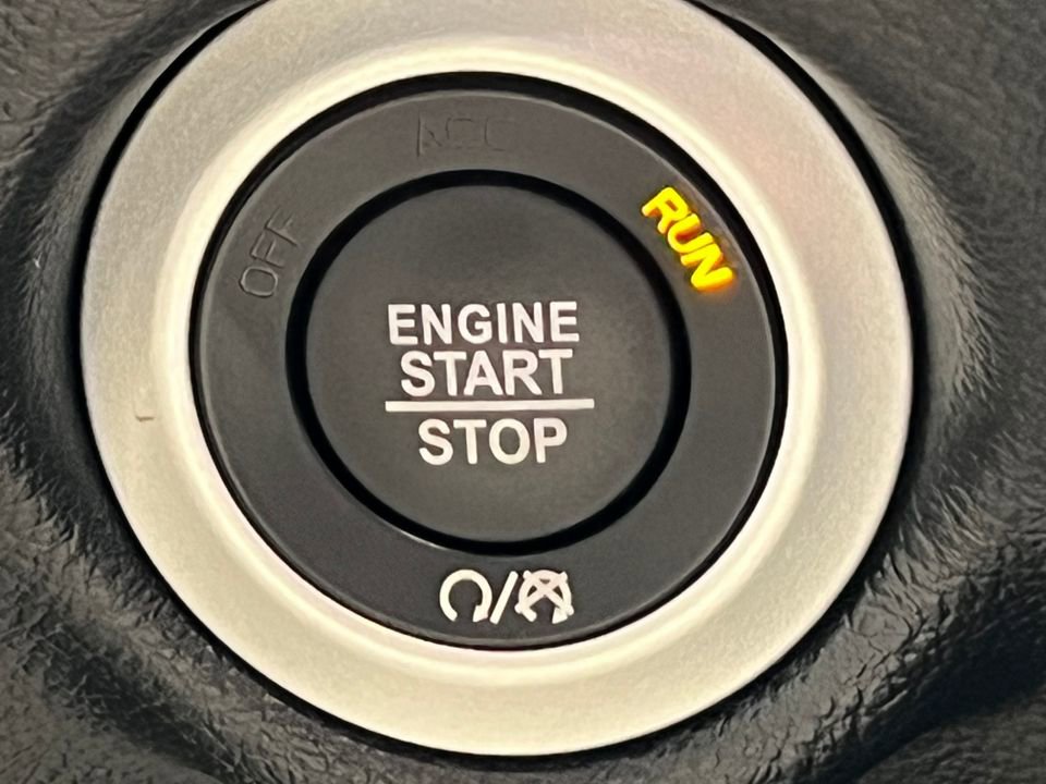 Used 2026 Chrysler Pacifica Select image 28