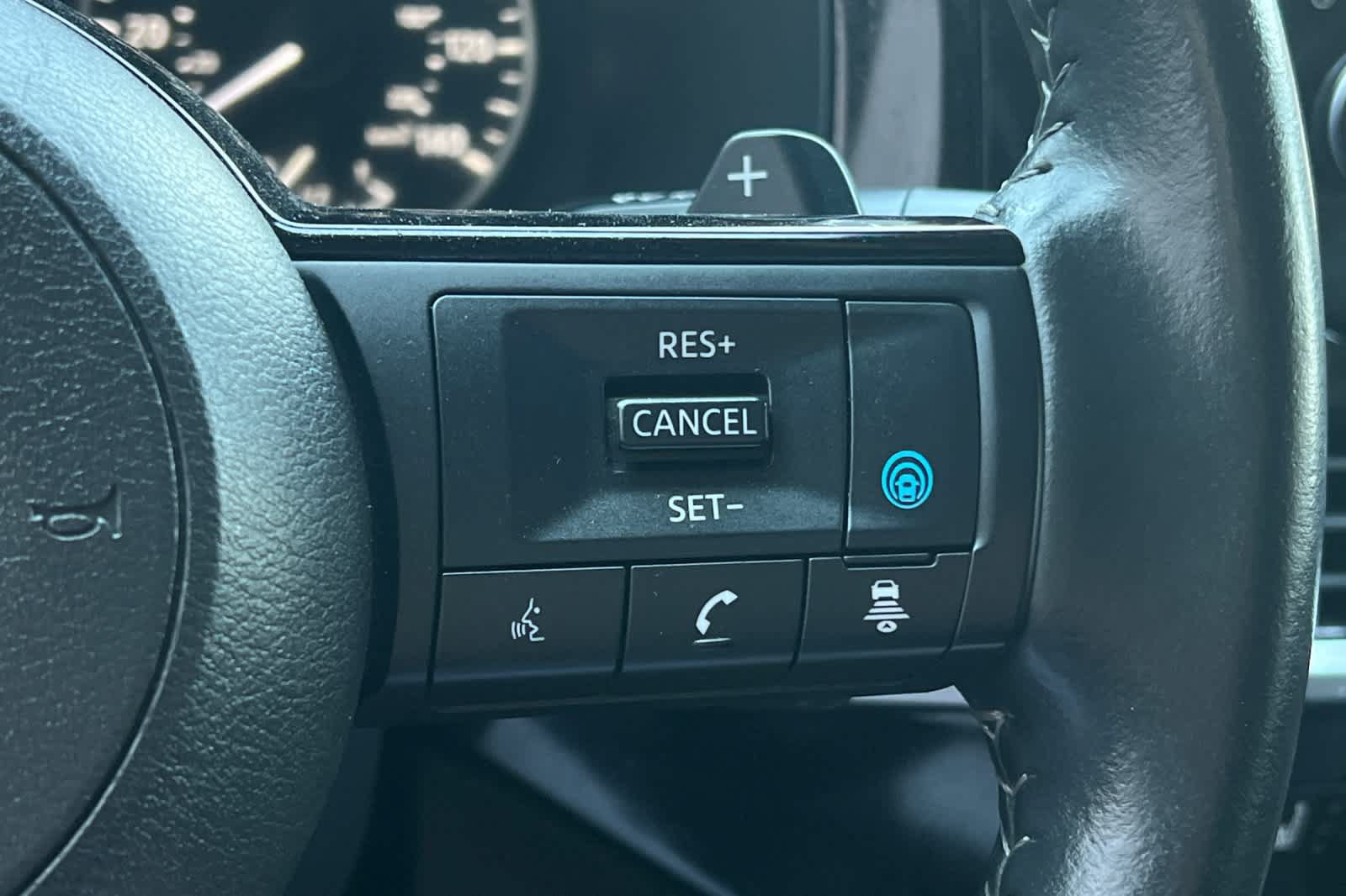 Used 2025 Nissan Pathfinder SL FWD image 30