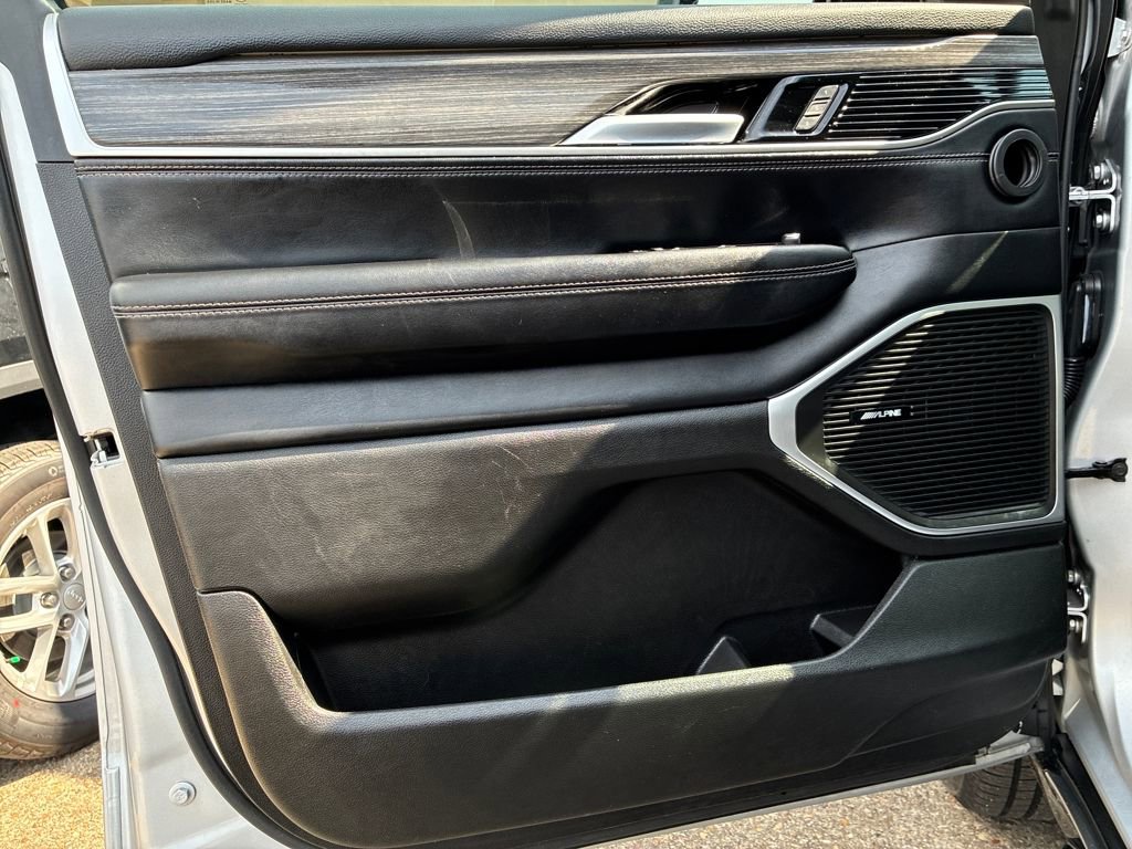 Used 2024 Jeep Wagoneer L Series III w/ Flexible Seating Group image 20