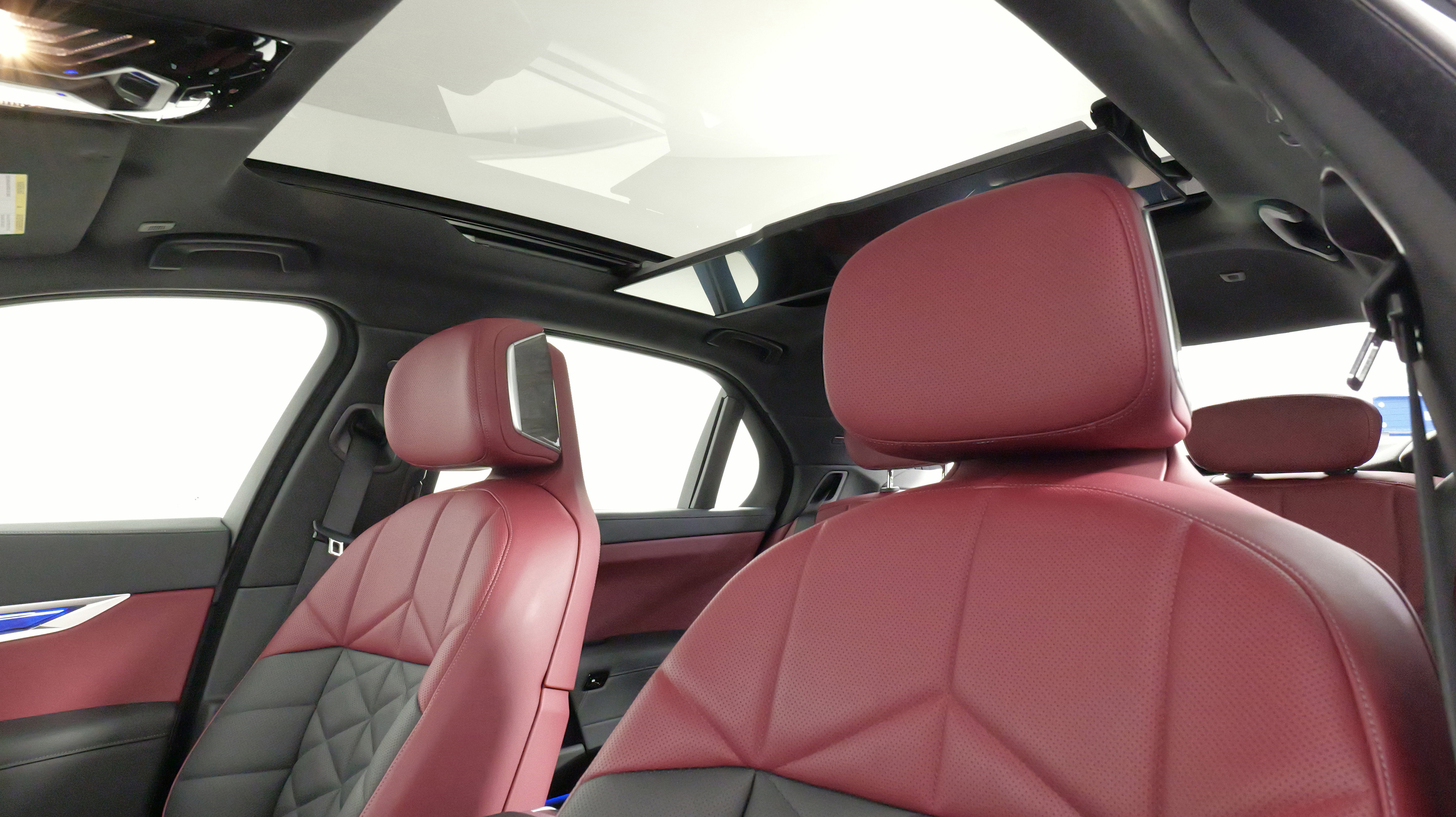 Used 2024 BMW 740i xDrive image 34