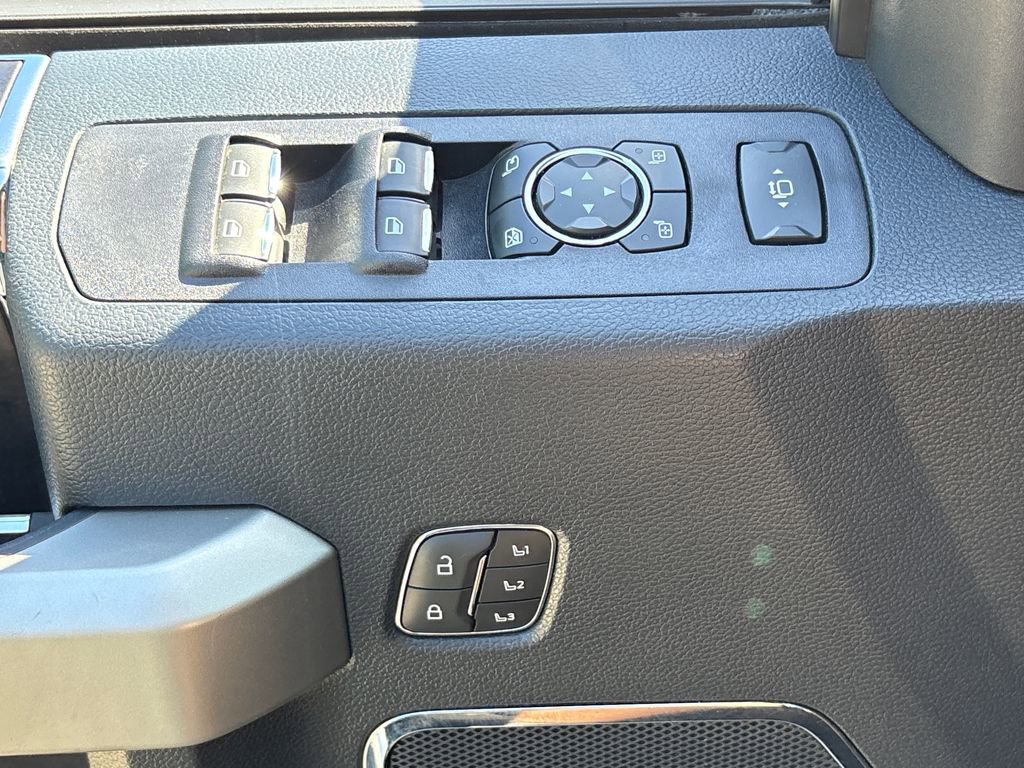 Used 2022 Ford F250 Lariat w/ Black Appearance Package image 16