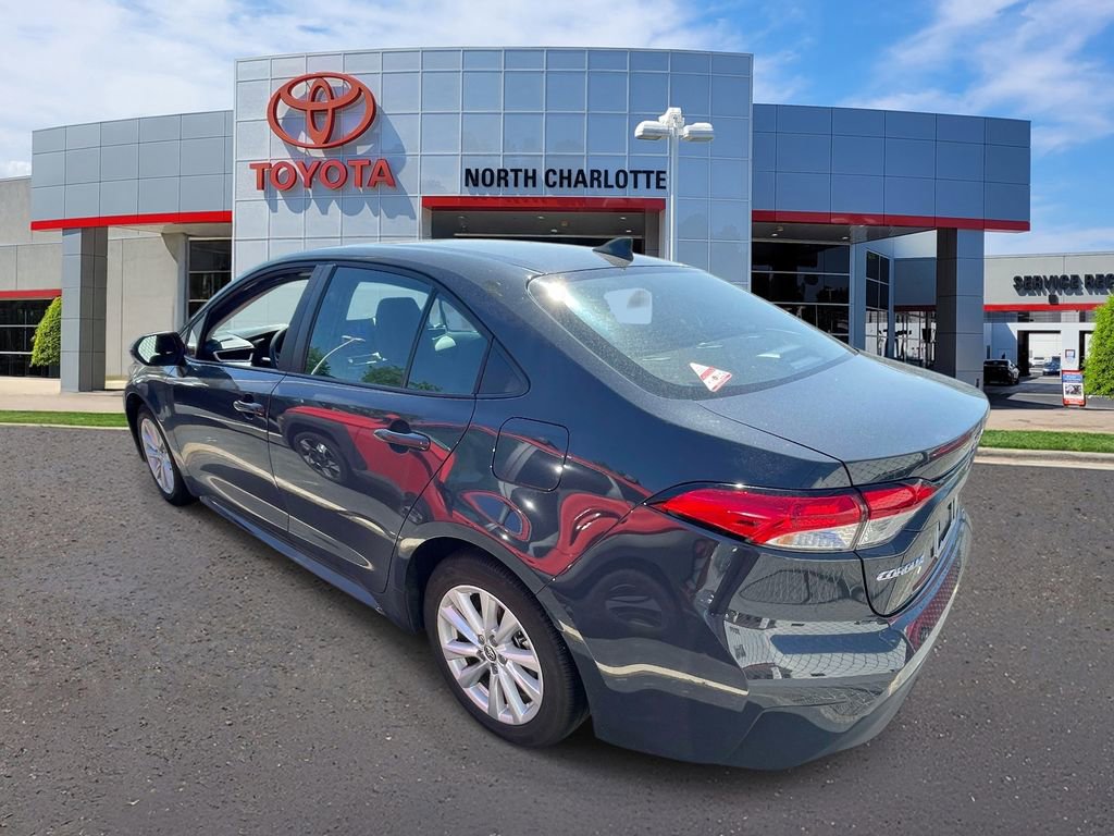 Used 2025 Toyota Corolla LE w/ LE Premium Package image 7