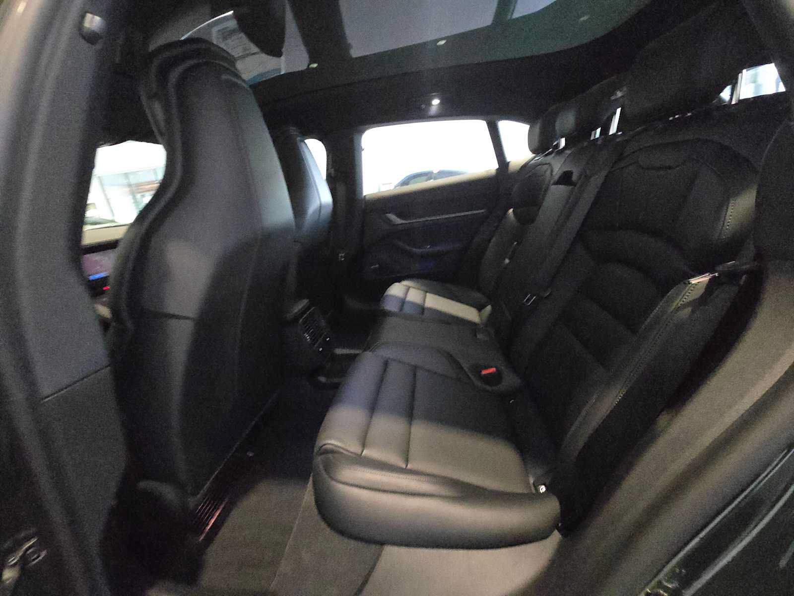 New 2026 Porsche Taycan 4S AWD/4WD image 18