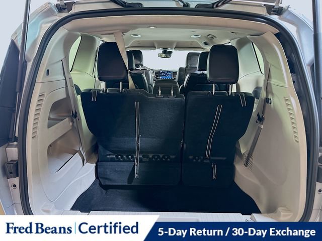 Used 2024 Chrysler Pacifica Touring-L image 9