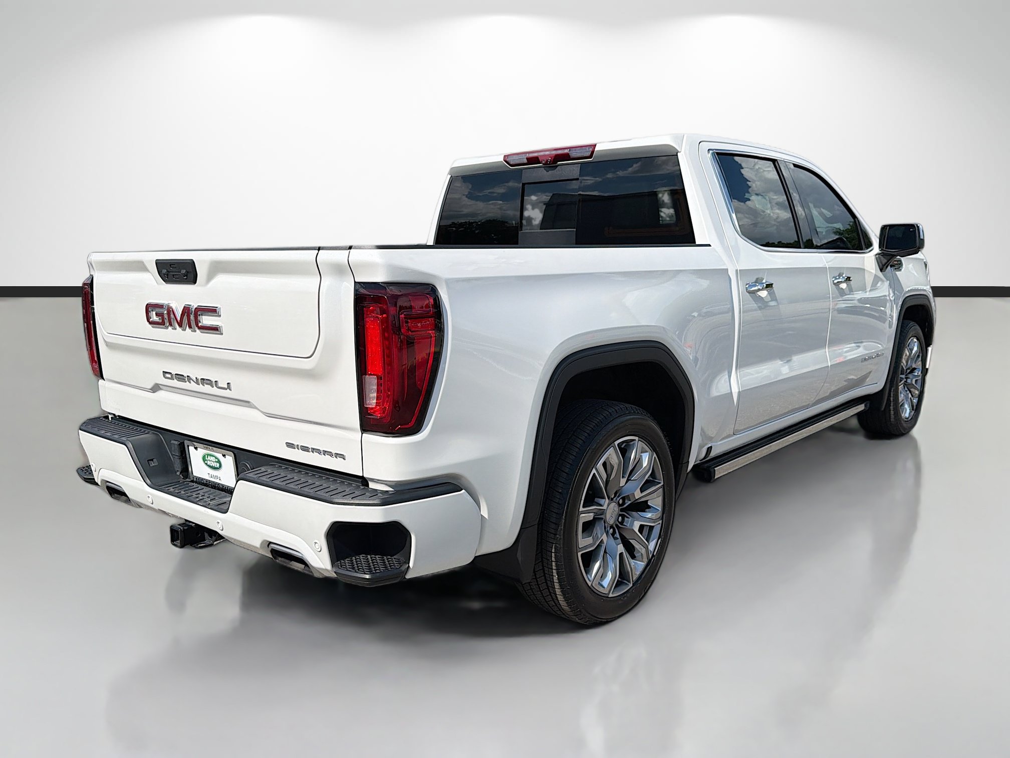 Used 2024 GMC Sierra 1500 Denali AWD/4WD image 5