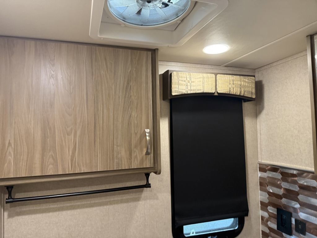 Used 2017 Ford E-450 and Econoline 450 Super Duty w/ Motorhome Prep Package image 65