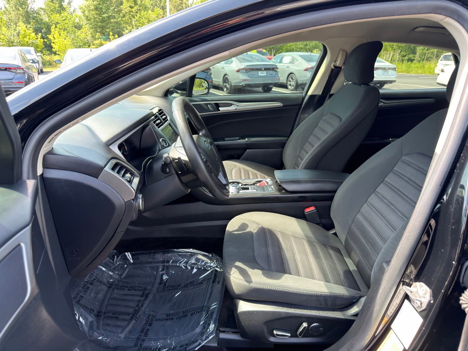 Used 2018 Ford Fusion SE w/ Fusion SE Technology Package FWD image 8