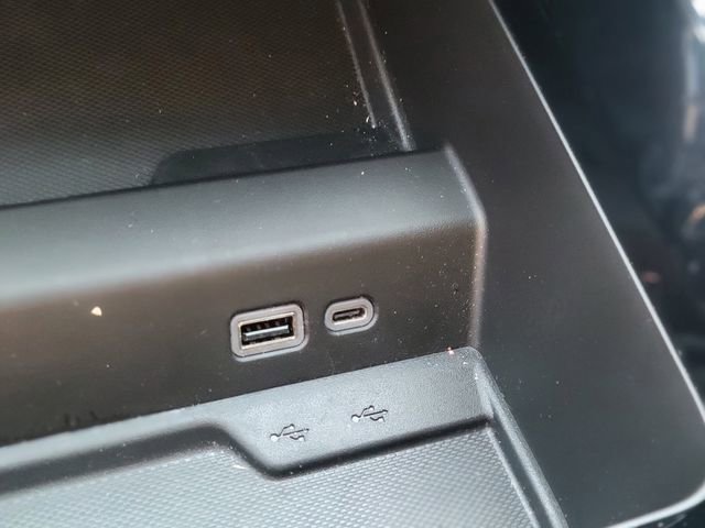 Used 2025 Chevrolet Suburban LS image 29