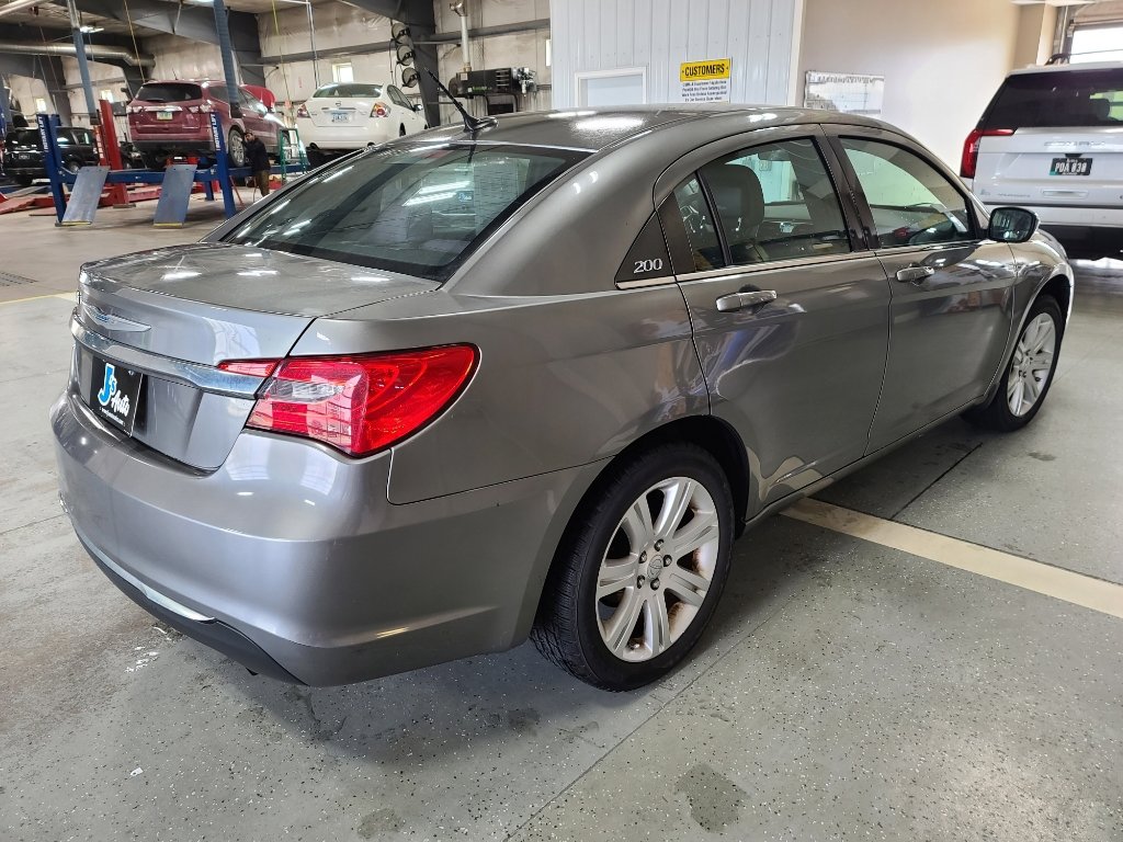 Used 2013 Chrysler 200 Touring image 5
