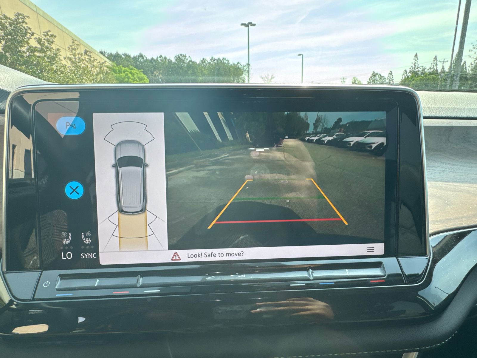 Used 2025 Volkswagen Atlas SE FWD image 30