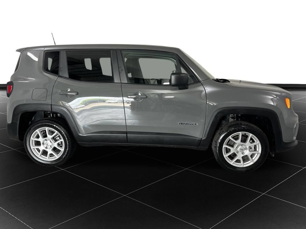 Used 2023 Jeep Renegade Latitude AWD/4WD image 6