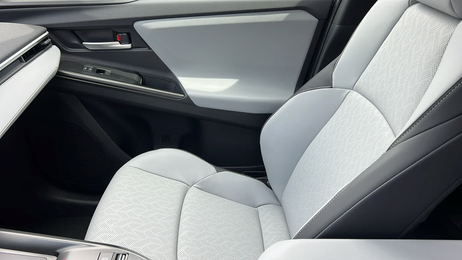 New 2026 Subaru Solterra AWD/4WD image 12