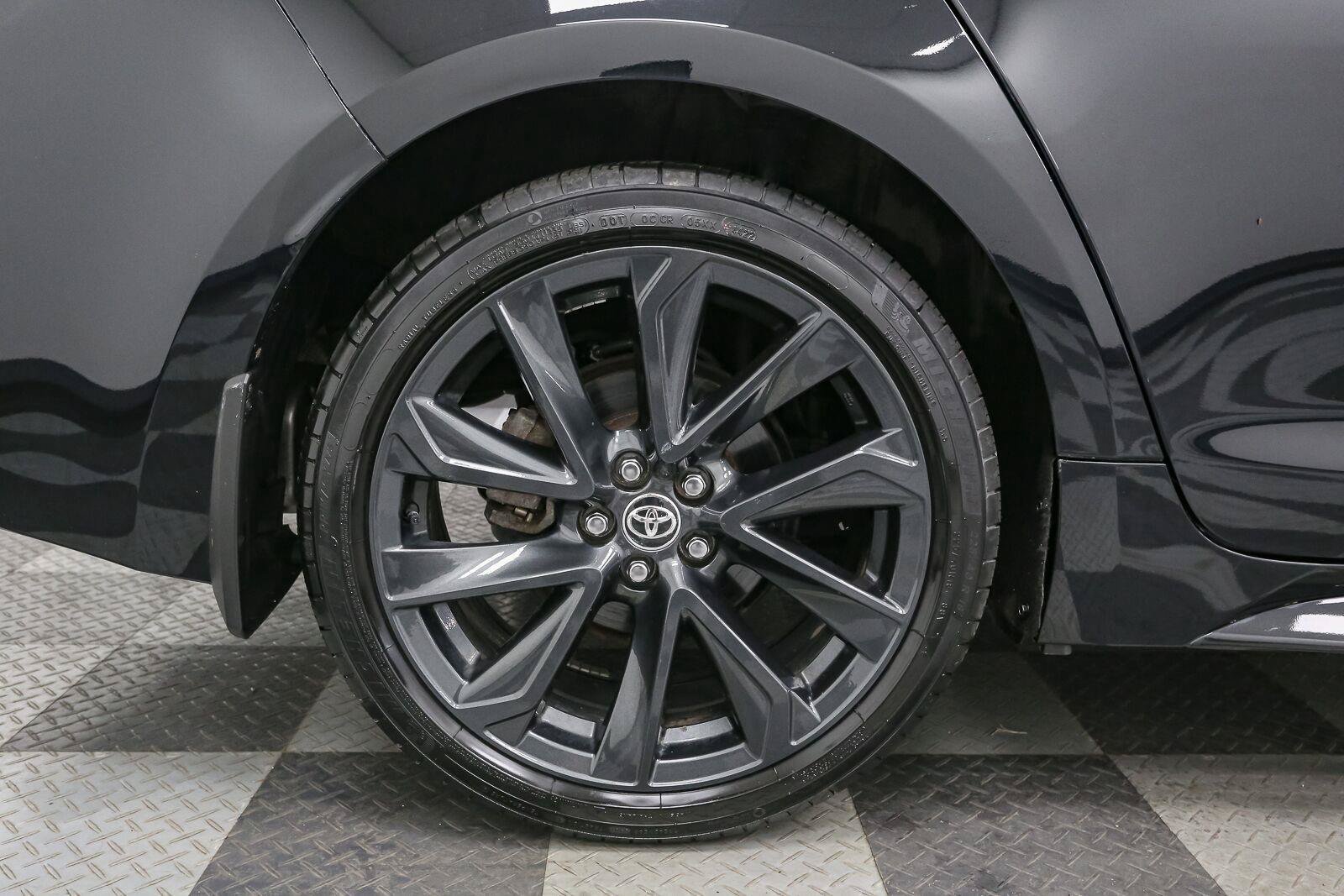 Used 2023 Toyota Corolla SE w/ SE Premium Package FWD image 16