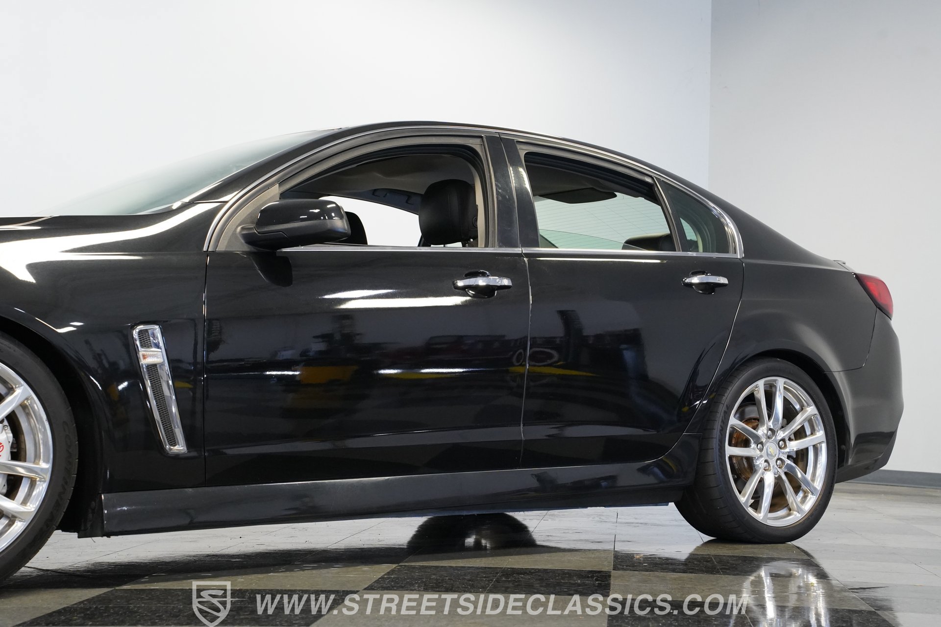 Used 2014 Chevrolet SS RWD image 23