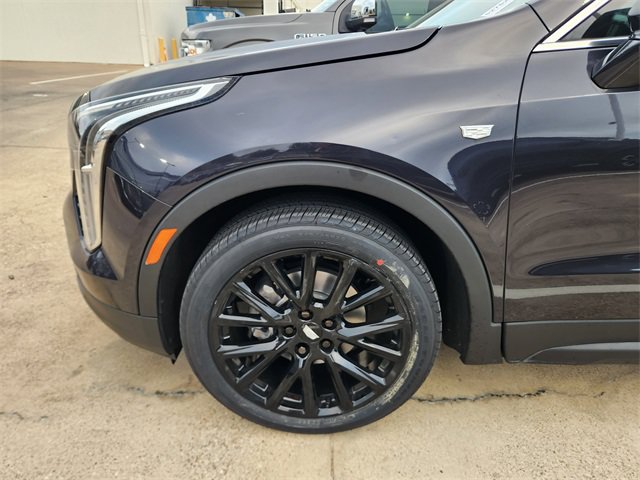 Used 2023 Cadillac XT4 Luxury w/ LPO, Onyx Lite Package FWD image 7