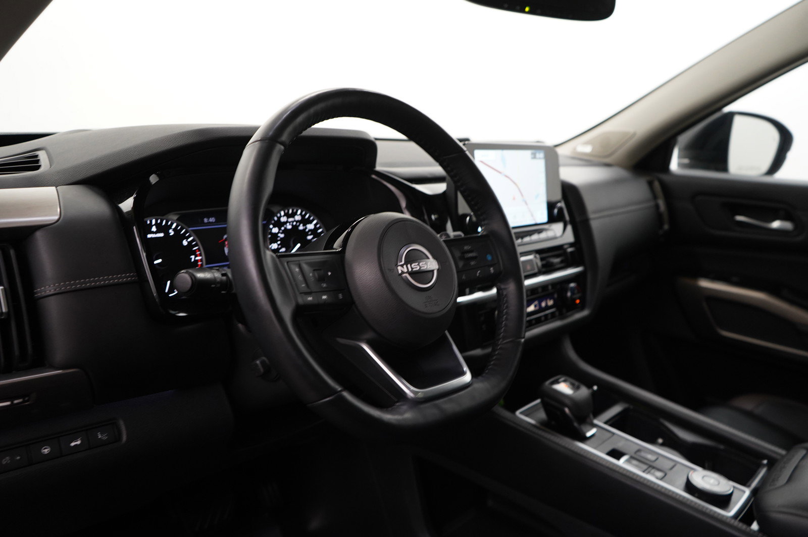 Used 2022 Nissan Pathfinder Platinum w/ Cargo Package image 17