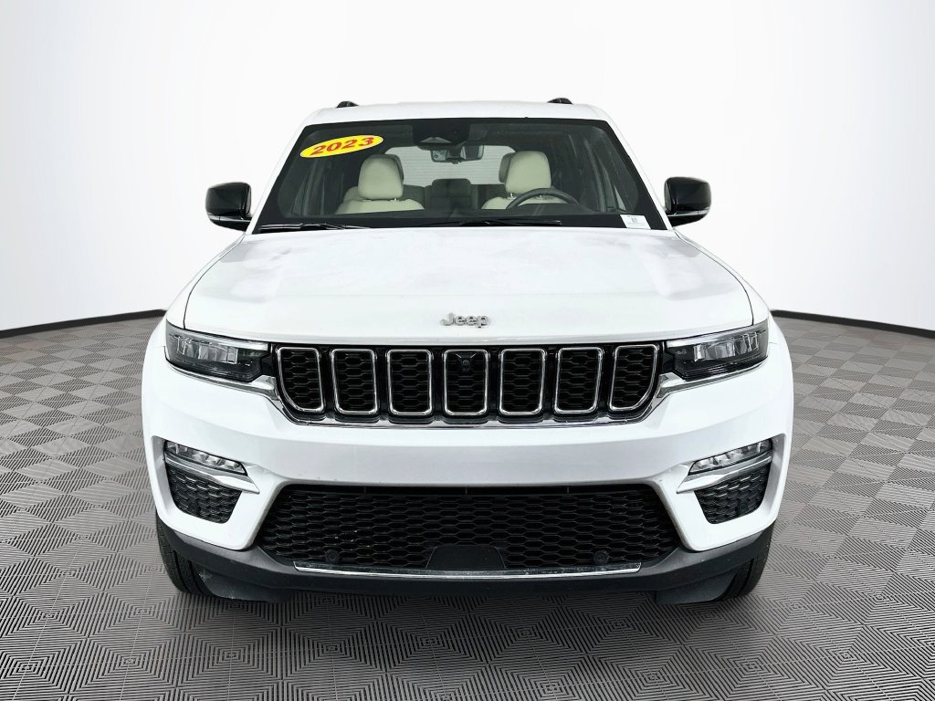 Used 2023 Jeep Grand Cherokee Limited w/ Luxury Tech Group II AWD/4WD image 3