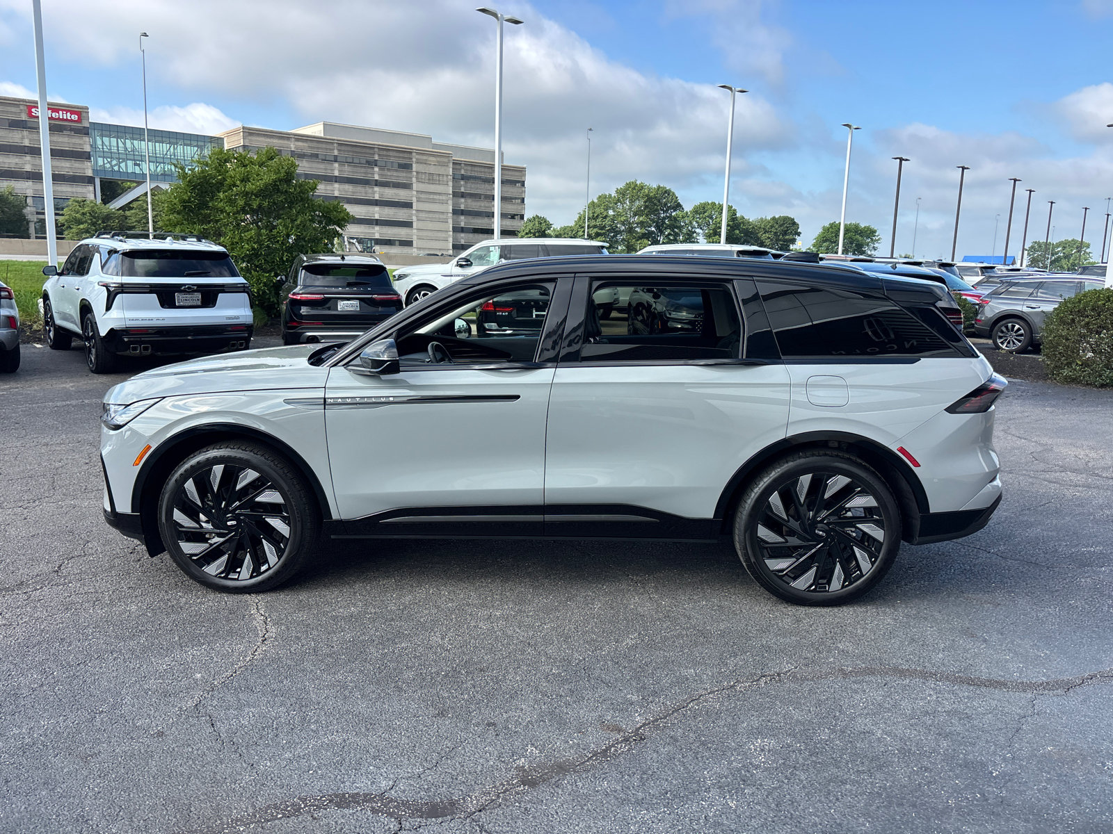 New 2026 Lincoln Nautilus Reserve AWD/4WD image 4
