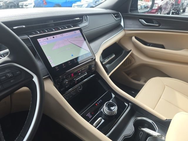 Certified 2025 Jeep Grand Cherokee Limited image 26