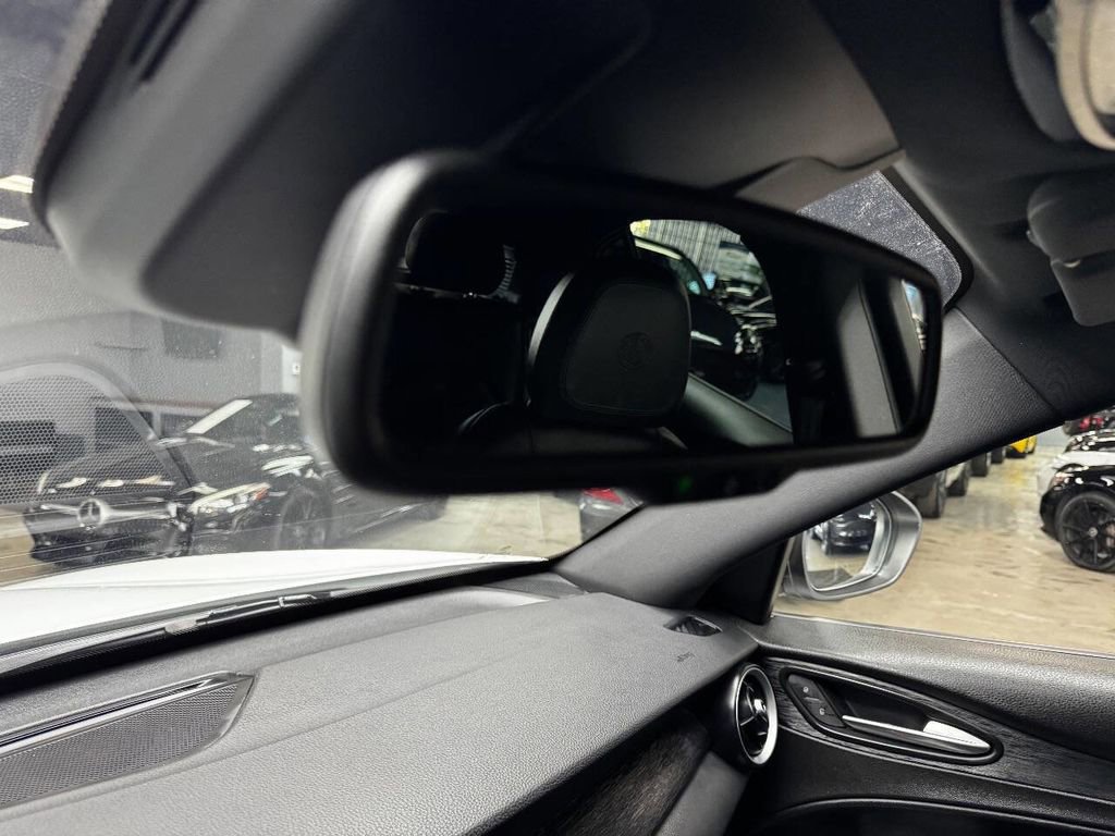 Used 2023 Alfa Romeo Stelvio Sprint image 28