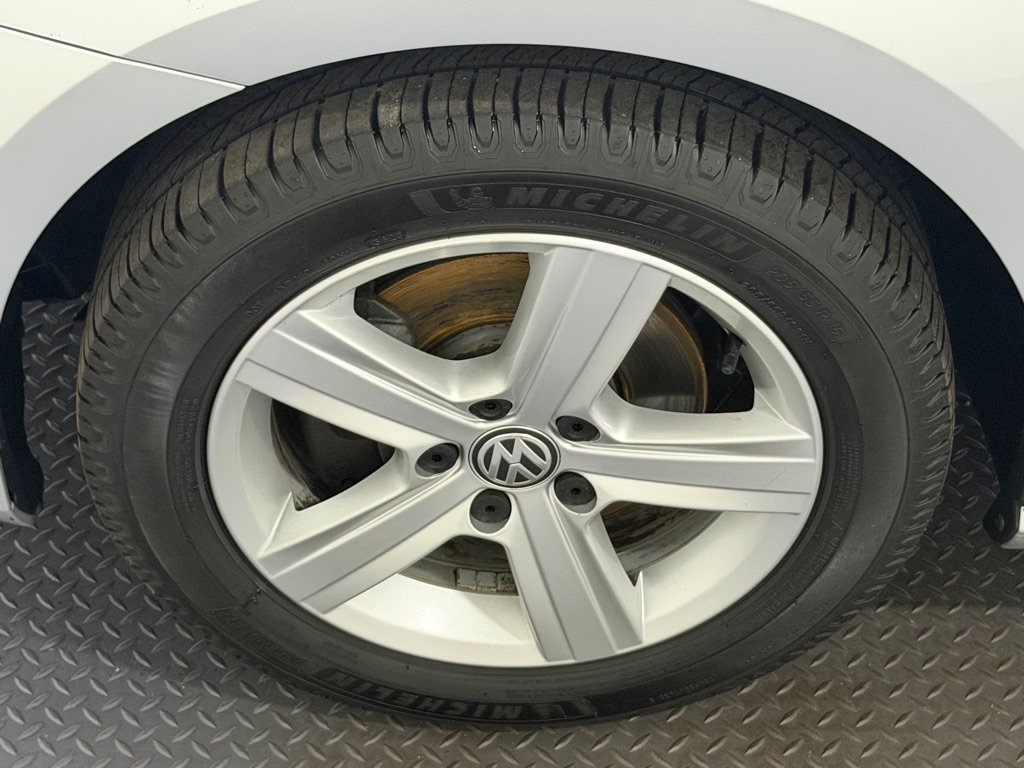 Used 2015 Volkswagen Golf TDI S FWD image 20