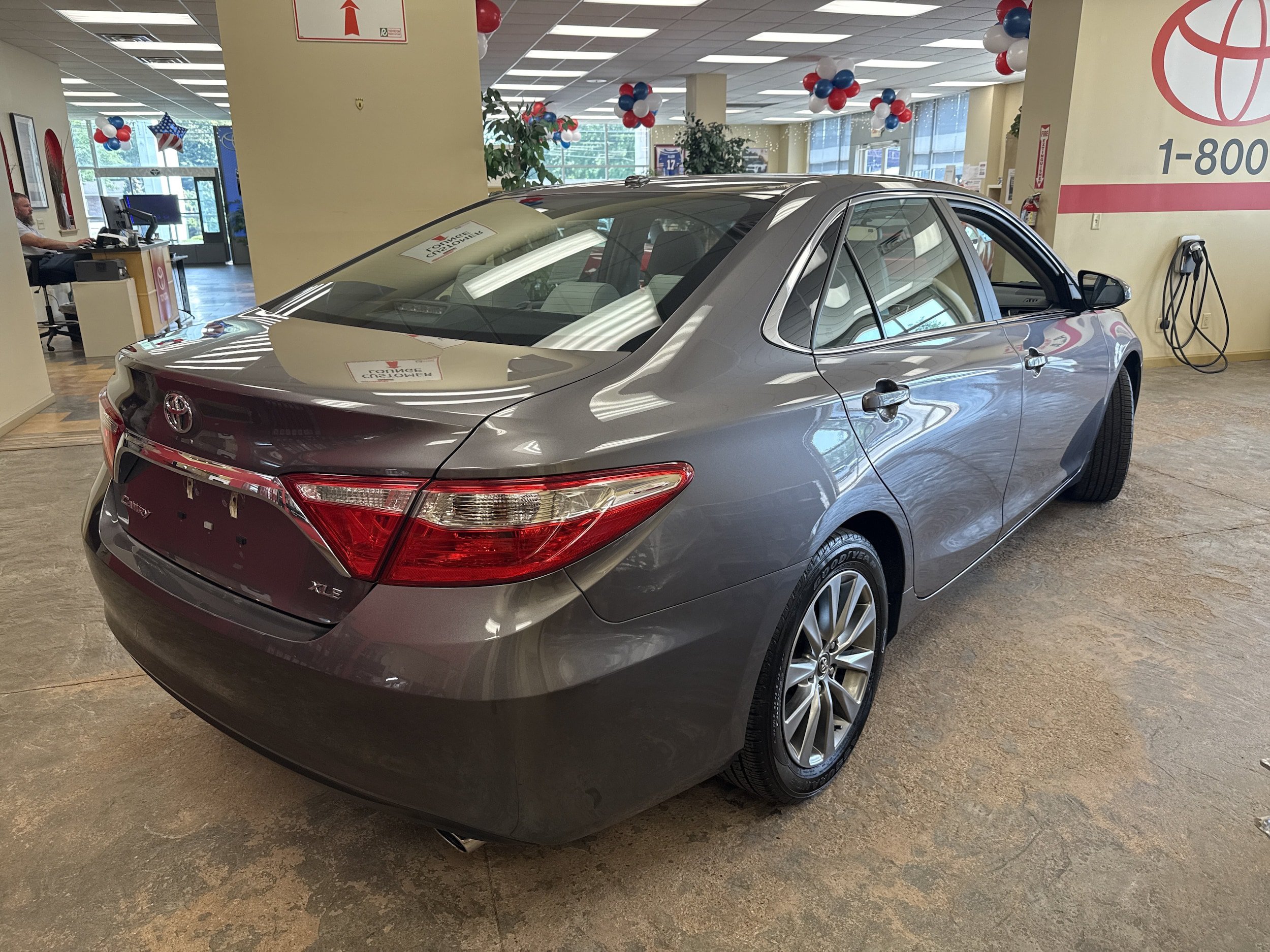 Used 2015 Toyota Camry XLE FWD image 12