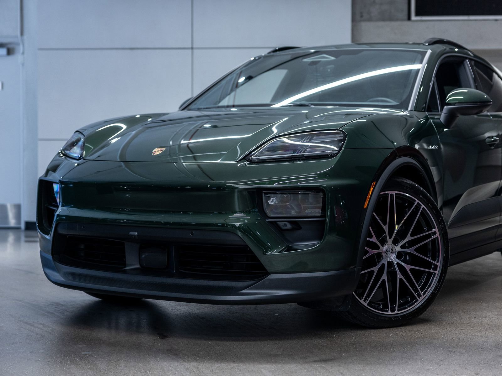 Certified 2025 Porsche Macan Electric RWD image 20