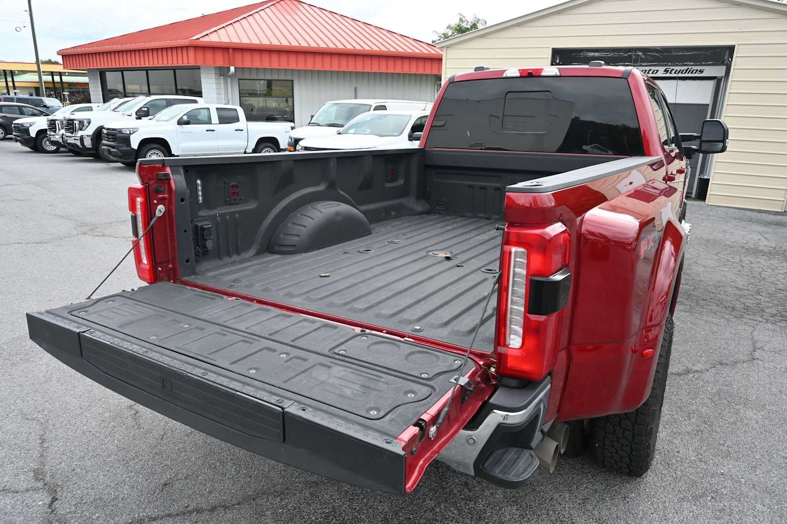 Used 2025 Ford F350 Lariat w/ Lariat Ultimate Package AWD/4WD image 13