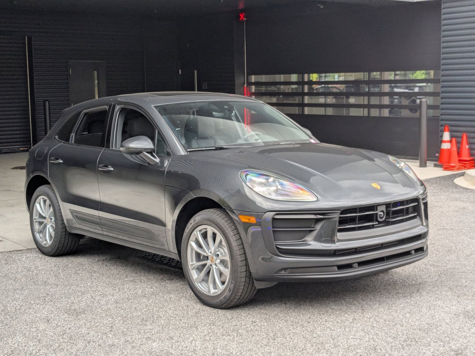 Certified 2026 Porsche Macan AWD/4WD image 7