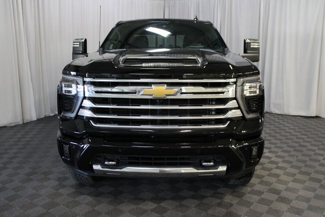 Used 2024 Chevrolet Silverado 2500 High Country w/ High Country Premium Package image 2