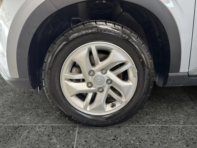 Used 2022 Hyundai Venue SE FWD image 24