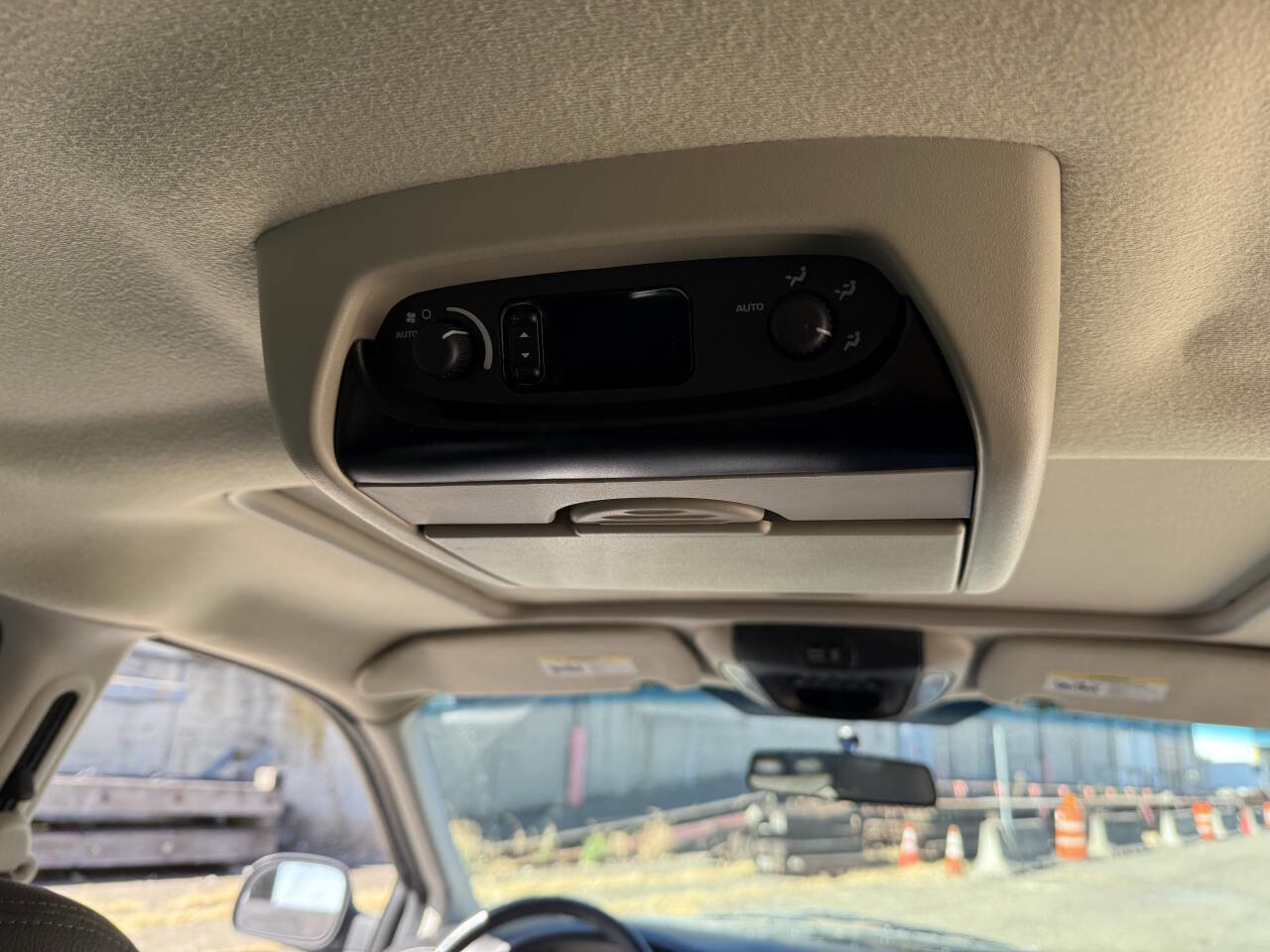 Used 2006 Chrysler Town & Country Touring image 84