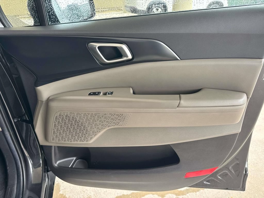 Used 2026 Kia Carnival FWD image 13
