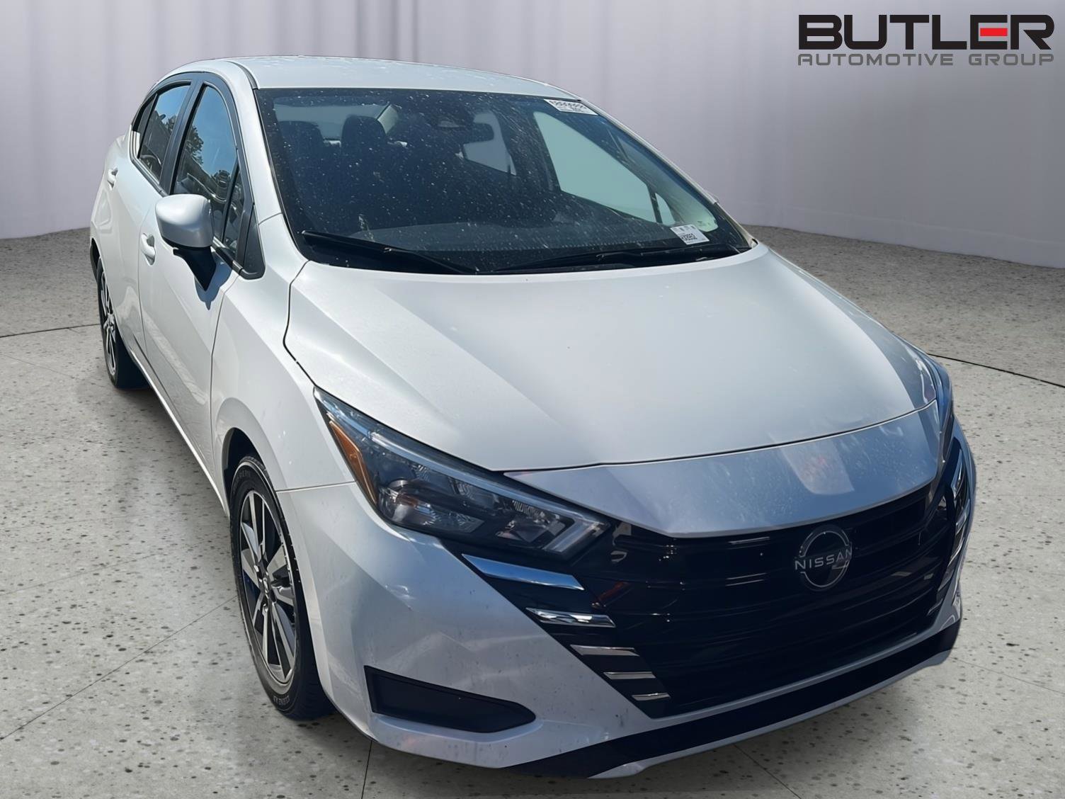 Used 2025 Nissan Versa SV image 4