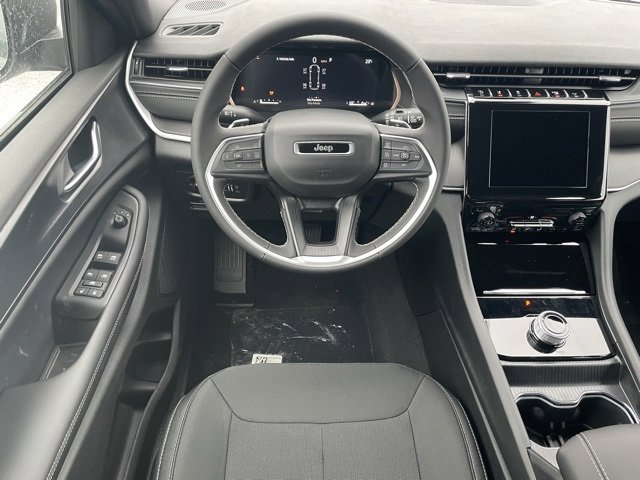 New 2025 Jeep Grand Cherokee L Laredo image 57