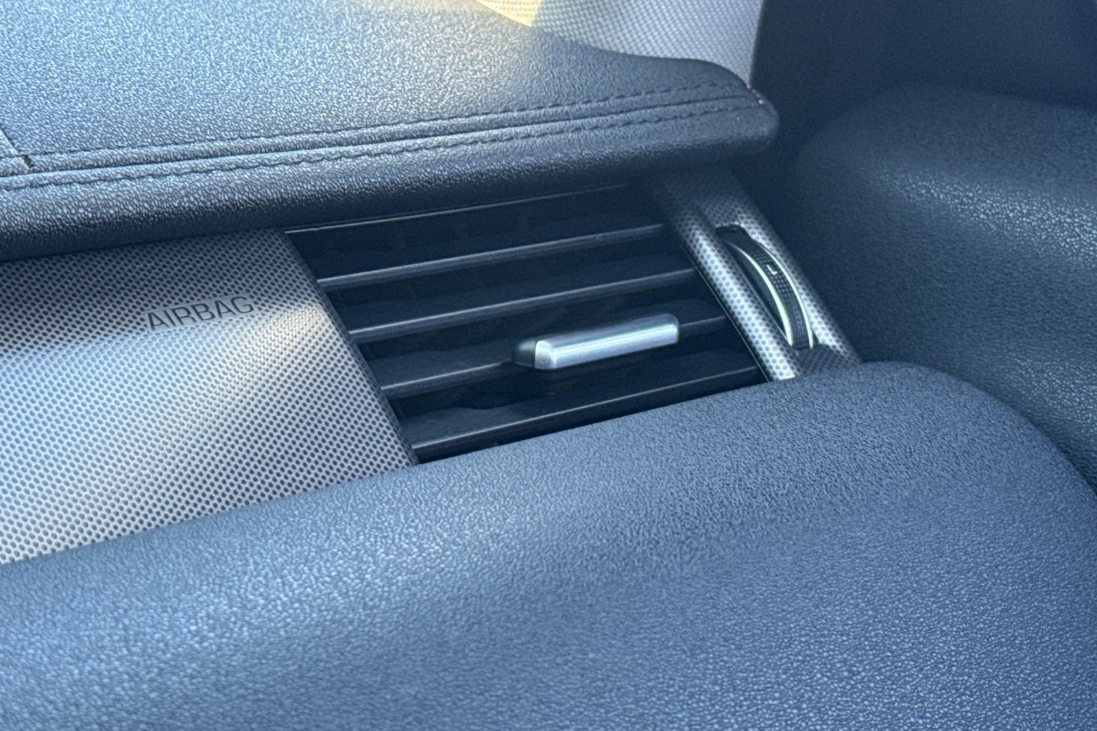 Used 2019 Land Rover Range Rover Evoque SE image 28