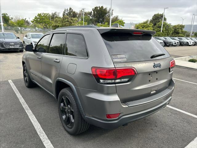 Used 2019 Jeep Grand Cherokee Laredo RWD image 3