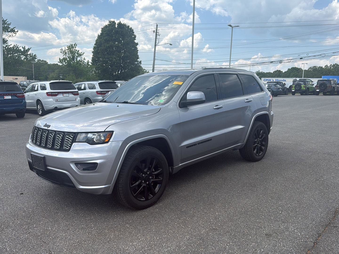 Used 2019 Jeep Grand Cherokee Altitude AWD/4WD image 3
