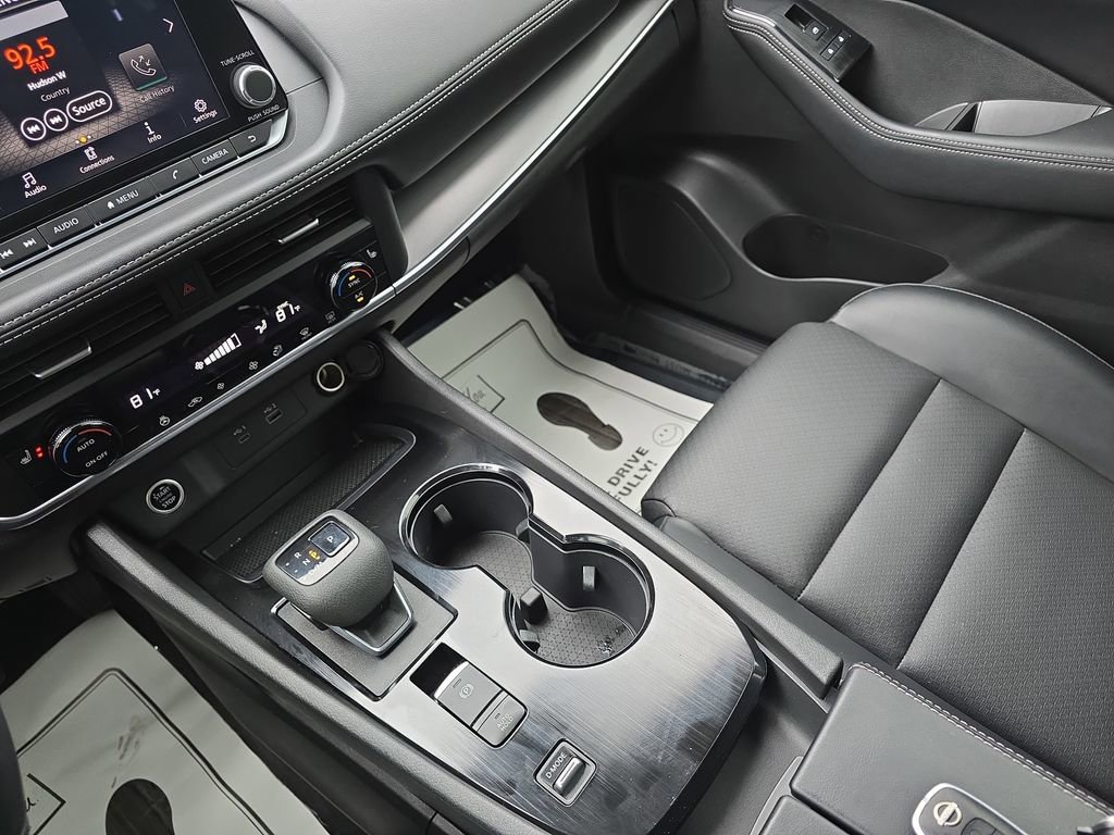 Used 2023 Nissan Rogue SV w/ SV Premium B Package image 28