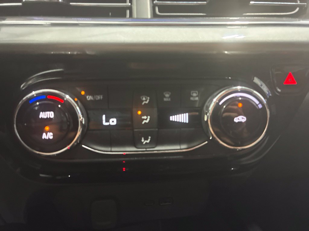 Used 2025 Chevrolet Trax LT FWD image 25