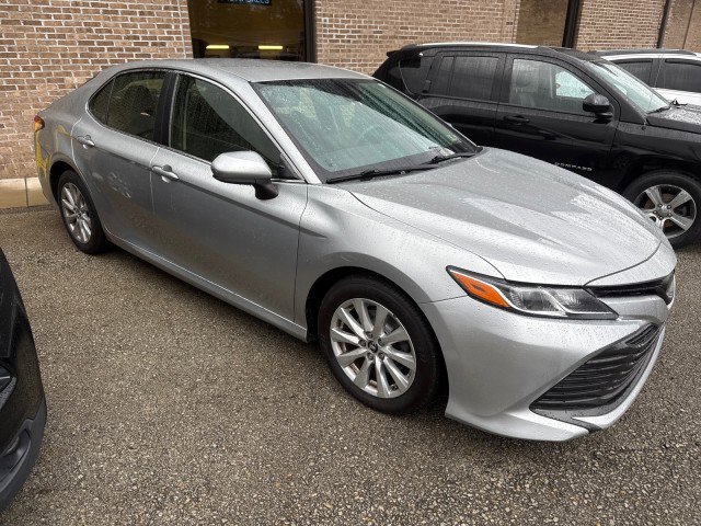 Used 2018 Toyota Camry LE image 5