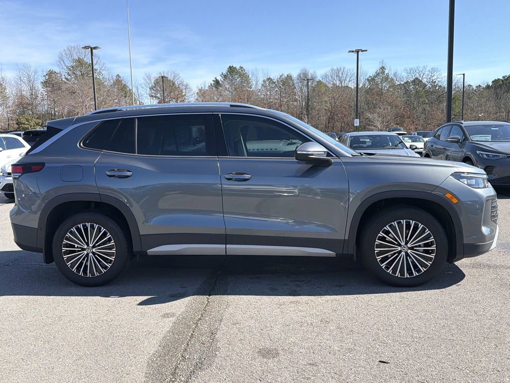 Used 2025 Volkswagen Tiguan S image 6