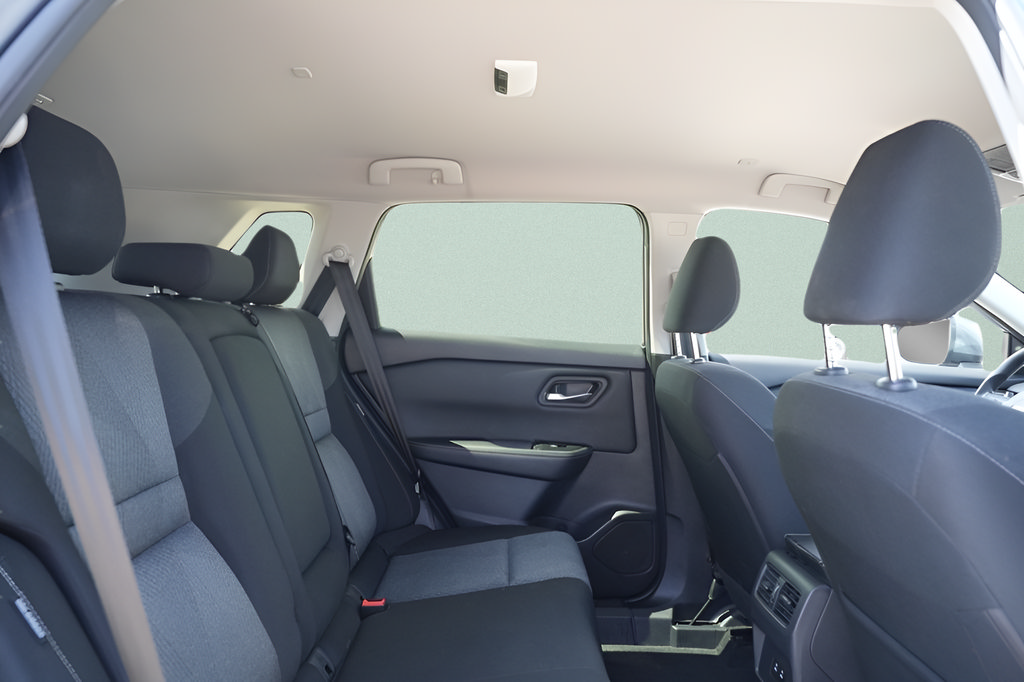Used 2024 Nissan Rogue SV AWD/4WD image 15