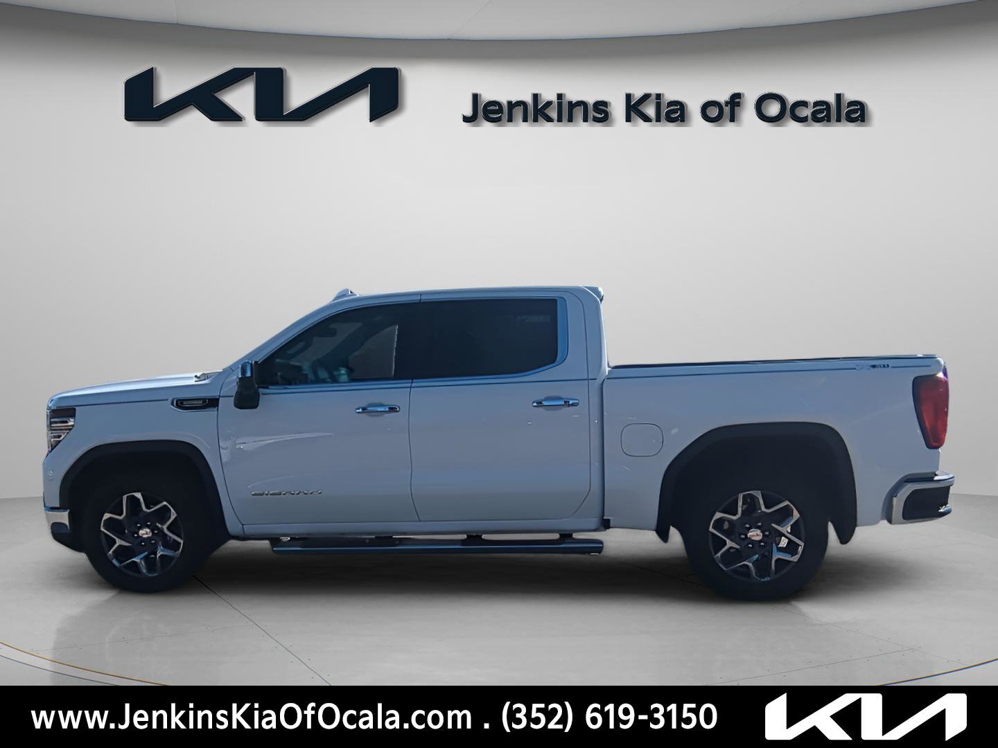 Used 2023 GMC Sierra 1500 SLT w/ SLT Premium Plus Package image 6