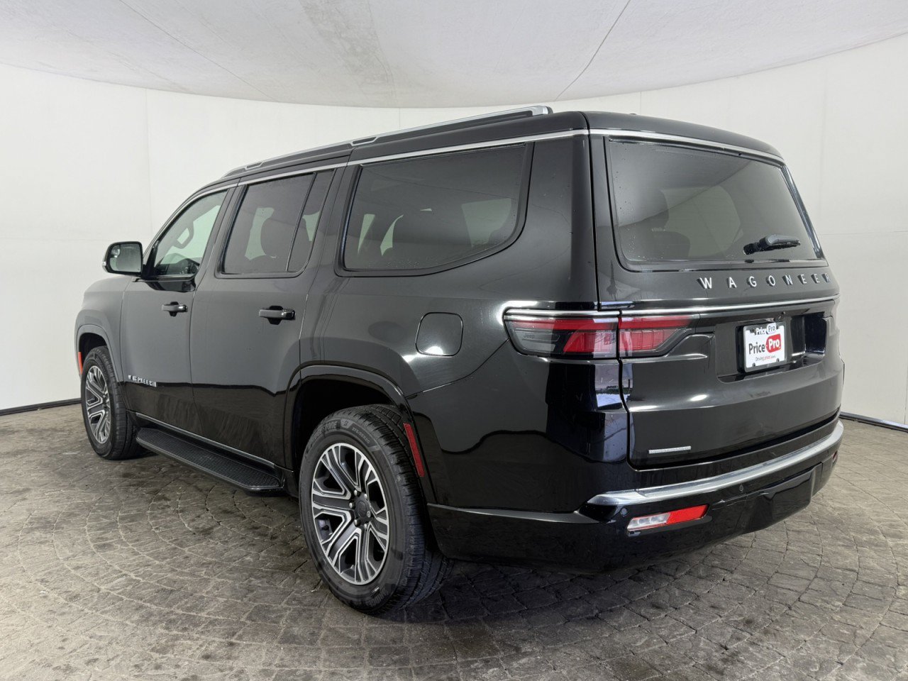 Used 2023 Jeep Wagoneer 4WD w/ Premium Group I image 5
