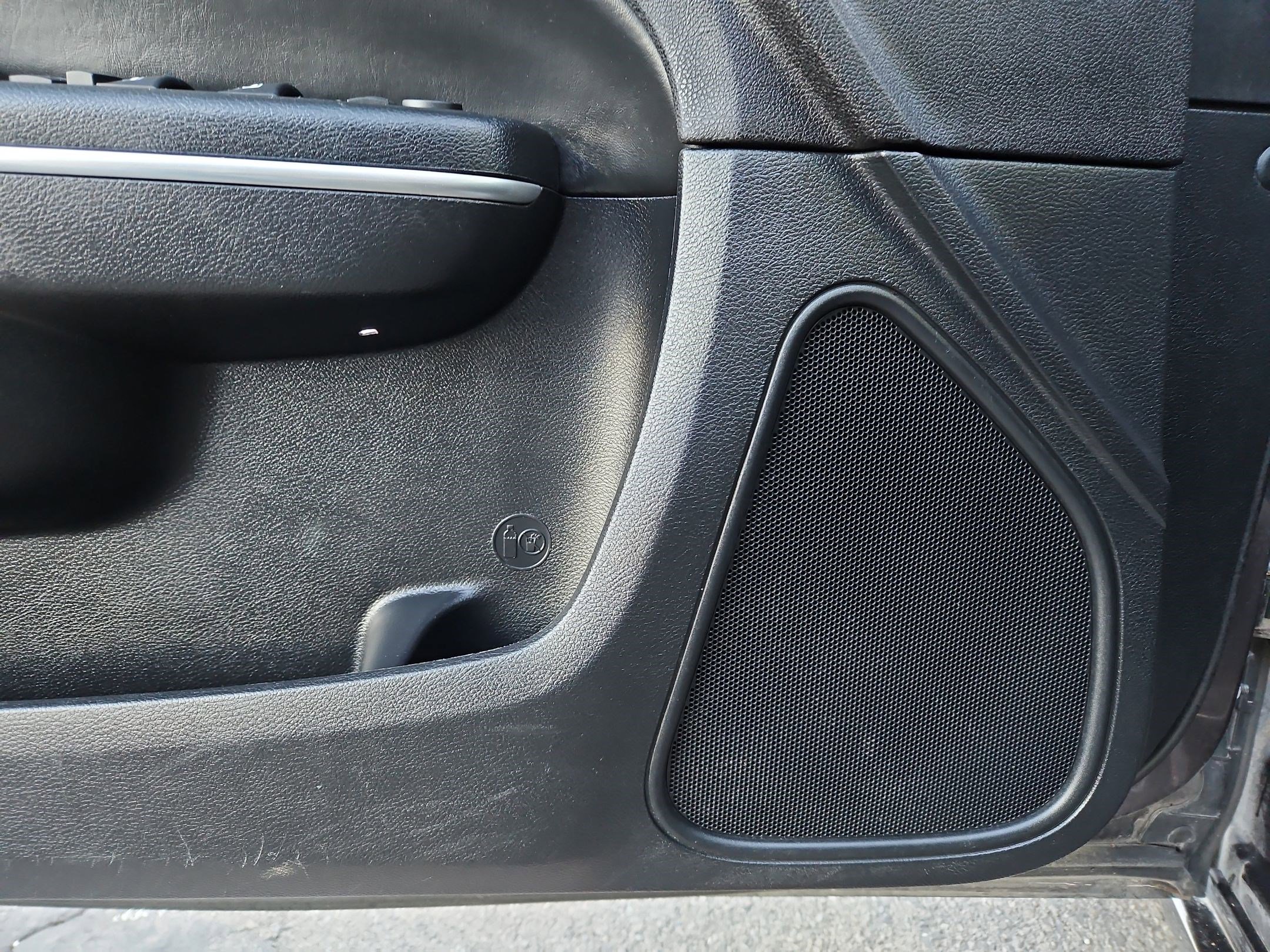 Used 2016 Chrysler 300 C image 15